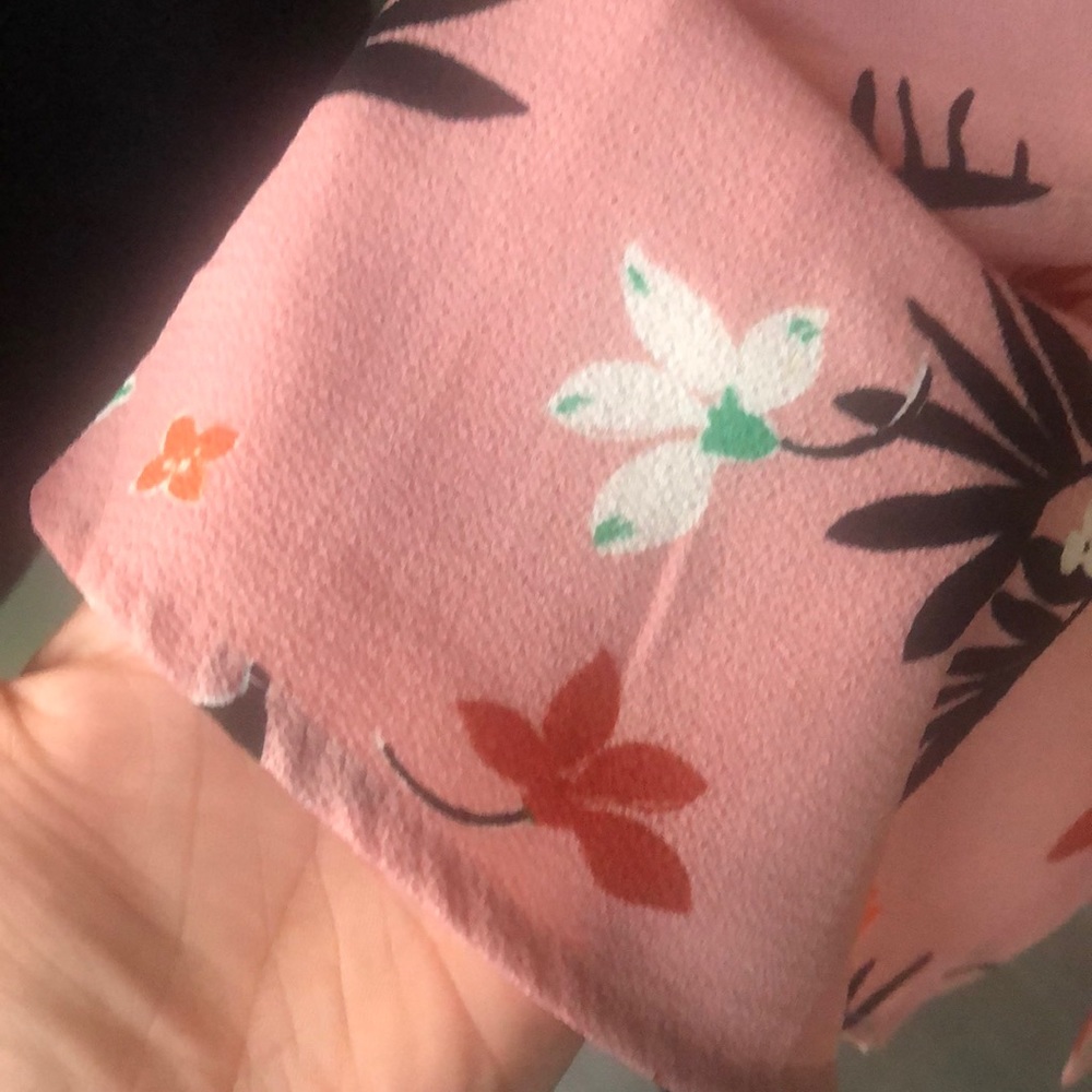 Perfect spring top! - Picture 2 of 5